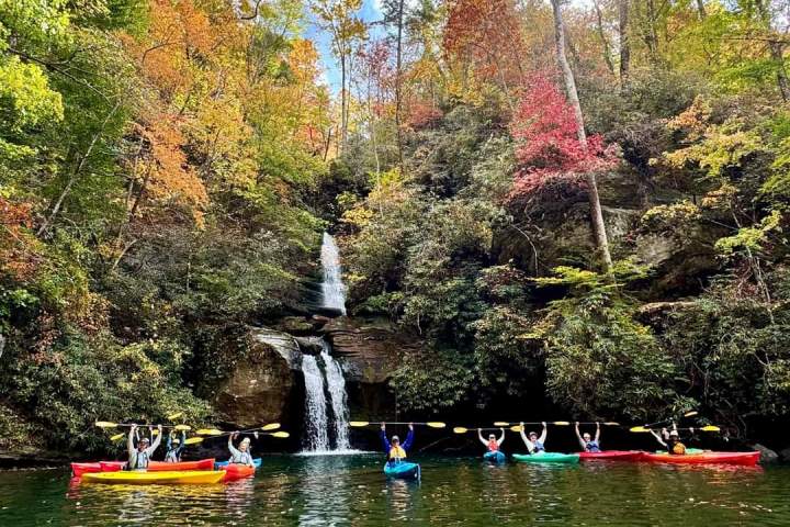 a small boat in a body of water